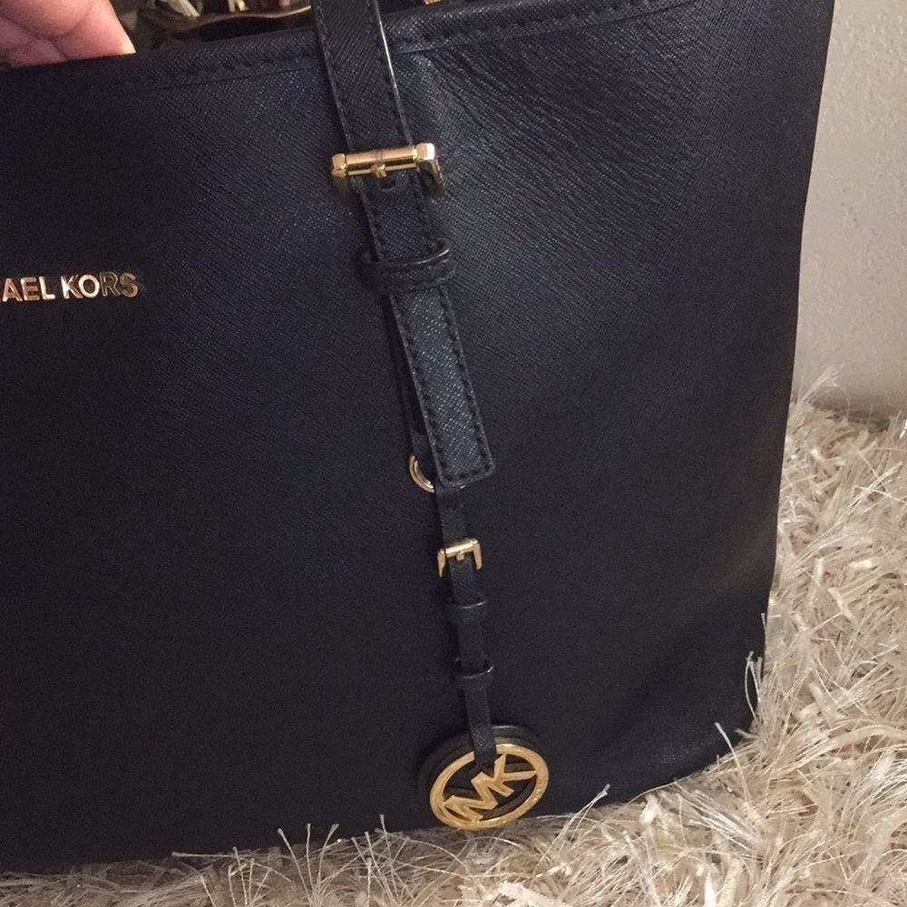 Michael Kors Jet Set Black Saffiano Travel Tote - Picture 11 of 16